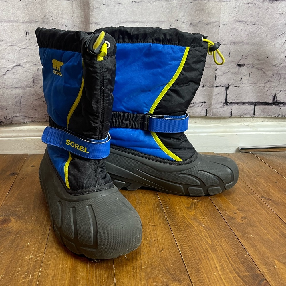 Sorel Kids Black and Blue Snow Boots with Yellow Accents